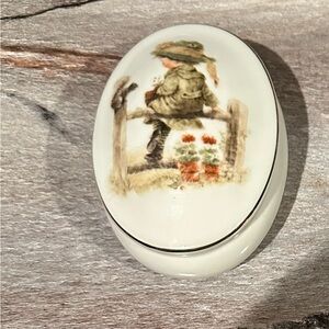 Vintage BRANDYWINE ART 1979 Oval Covered Trinket Ring Box Dish Enesco Imports VG